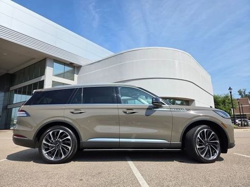 Used 2025 Lincoln Aviator Reserve w/ Equipment Group 201A AWD/4WD image 24