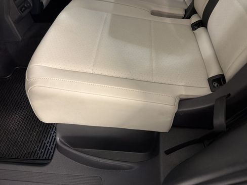 Used 2019 Volkswagen Tiguan SE w/ Panoramic Sunroof Package AWD/4WD image 22