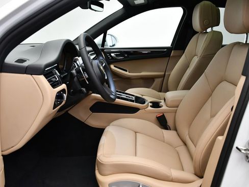 Used 2025 Porsche Macan image 39