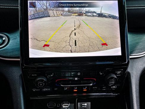 Used 2022 Jeep Grand Cherokee Limited image 18