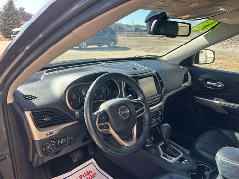 Used 2018 Jeep Cherokee Limited image 11