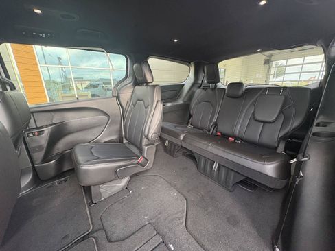 New 2026 Chrysler Pacifica Select FWD image 9