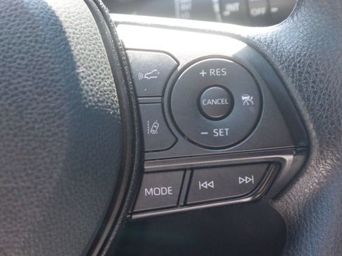 Used 2022 Toyota RAV4 XLE FWD image 10