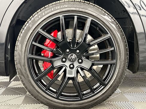 Used 2023 Maserati Levante Modena image 35