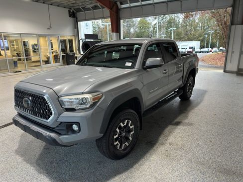 Used 2018 Toyota Tacoma TRD Off-Road w/ Technology Package image 8