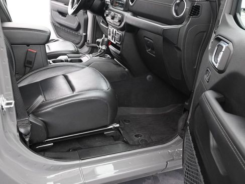 Used 2022 Jeep Wrangler Unlimited Sahara w/ LED Lighting Group AWD/4WD image 18