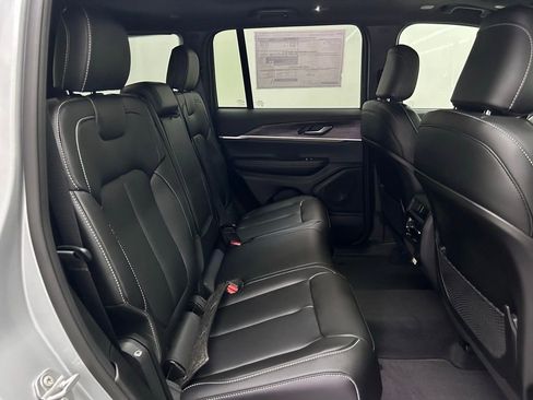 New 2025 Jeep Grand Cherokee Limited w/ Black Appearance Package image 20