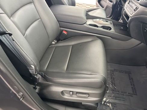 Certified 2025 Honda Ridgeline RTL image 32