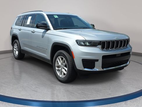 Used 2025 Jeep Grand Cherokee L Laredo w/ Trailer Tow Package AWD/4WD image 3