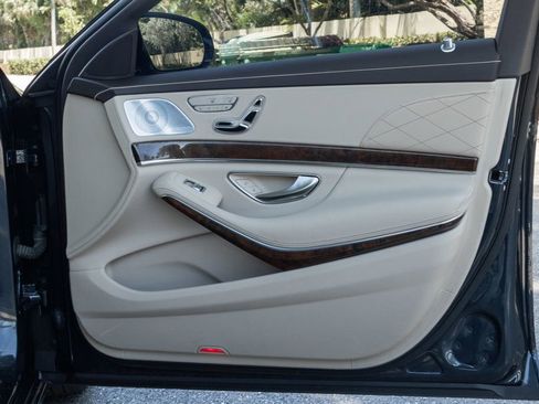 Used 2014 Mercedes-Benz S 550 Sedan image 24