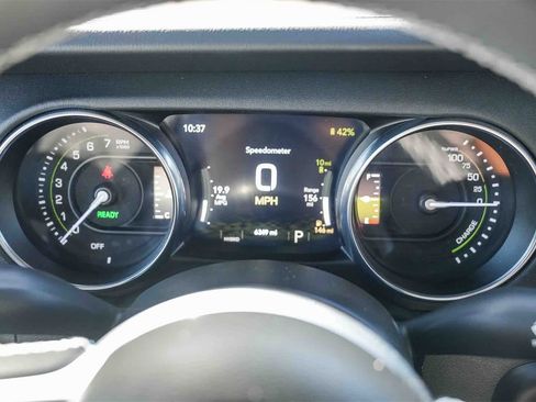 Used 2023 Jeep Wrangler Sahara image 21