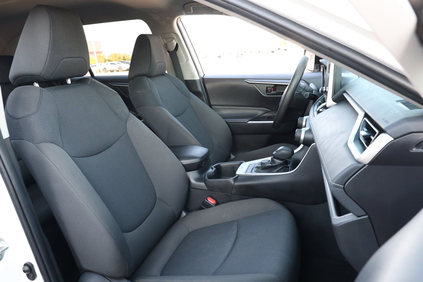 Used 2024 Toyota RAV4 LE AWD/4WD image 29