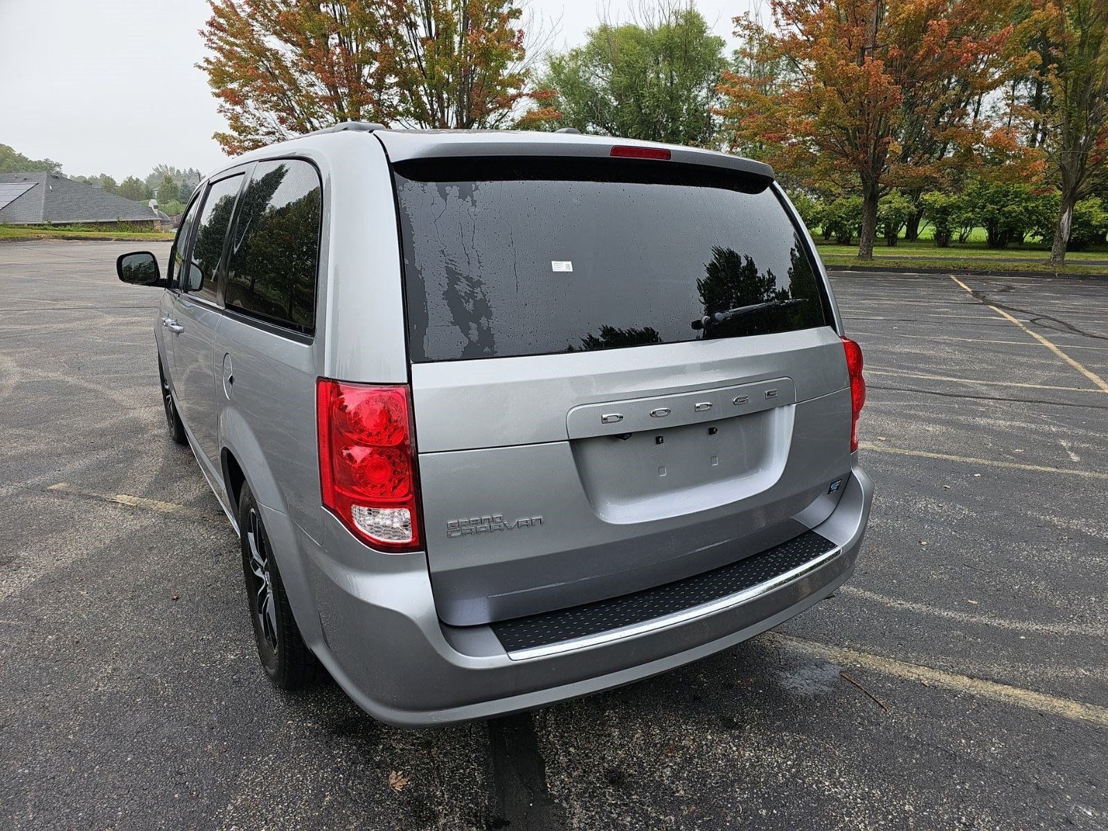 Used 2018 Dodge Grand Caravan GT FWD image 3