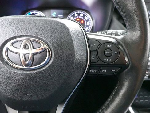 Used 2021 Toyota RAV4 XLE w/ Convenience Package AWD/4WD image 16