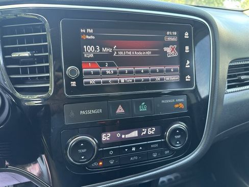 Used 2017 Mitsubishi Outlander SE AWD/4WD image 27