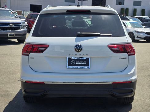 Used 2024 Volkswagen Tiguan SE w/ Panoramic Sunroof Package AWD/4WD image 6