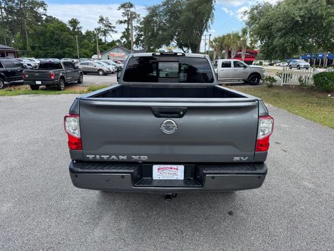 Used 2017 Nissan Titan SV RWD image 5