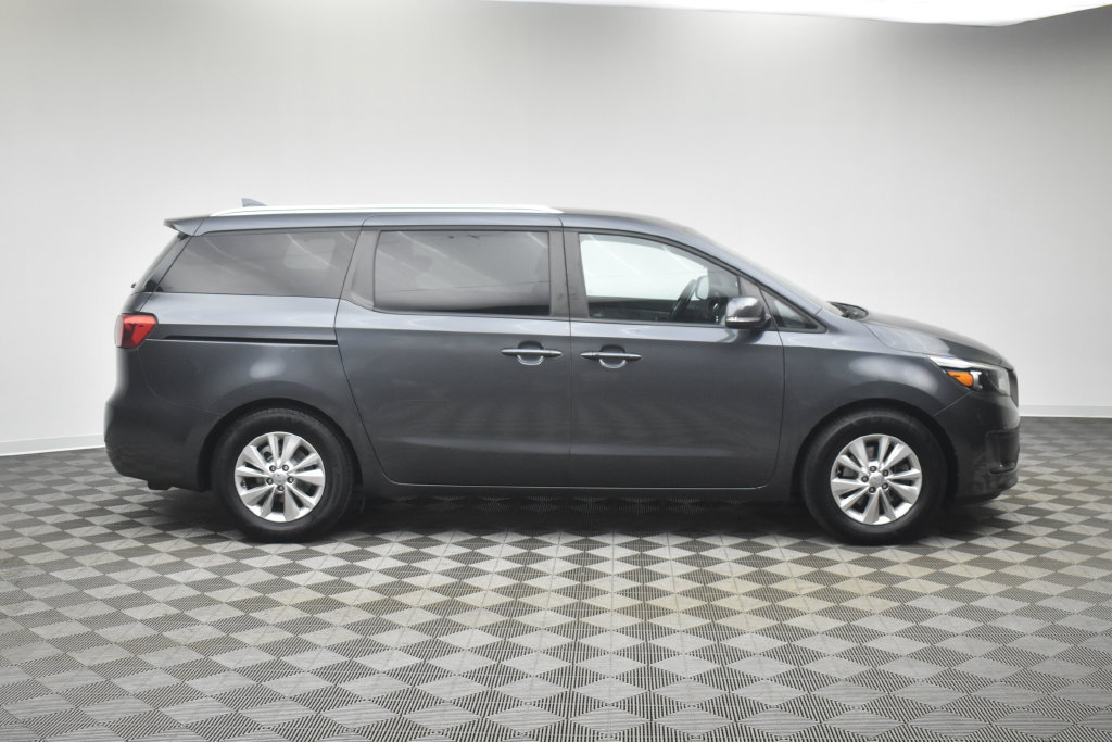 Used 2017 Kia Sedona LX w/ LX Essentials Premium Package FWD image 10