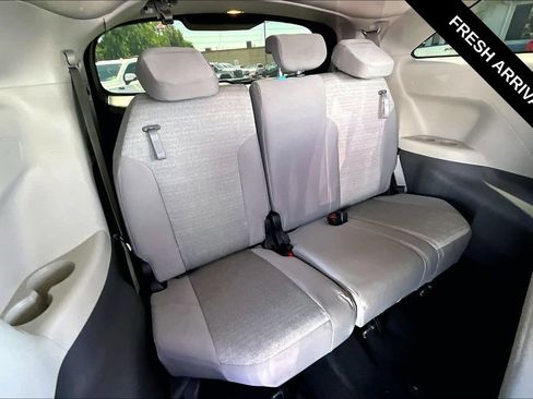 Used 2023 Toyota Sienna LE FWD image 25