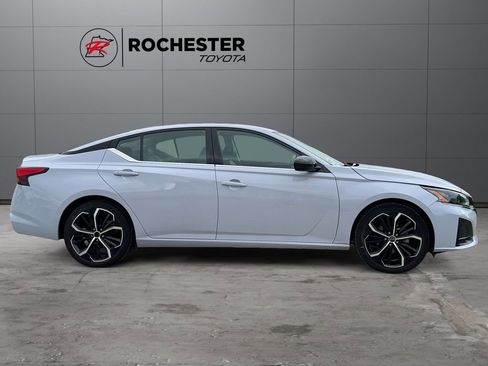 Used 2024 Nissan Altima 2.5 SR FWD image 6