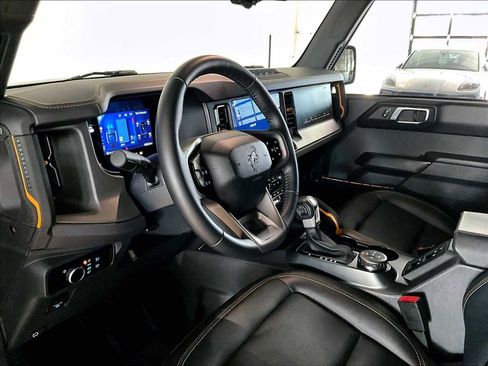 Used 2024 Ford Bronco Badlands image 7