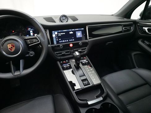 Certified 2026 Porsche Macan AWD/4WD image 19