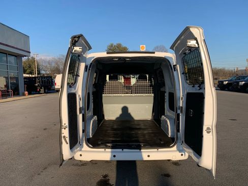 Used 2020 Nissan NV200 SV w/ Sliding Glass Door Package image 28
