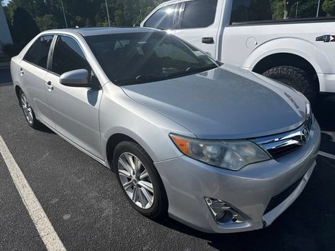 Used 2012 Toyota Camry XLE FWD image 3