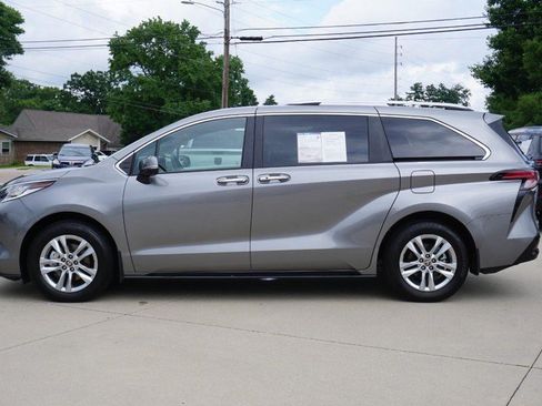 Used 2026 Toyota Sienna Limited FWD image 6