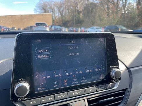 Used 2025 Nissan Altima 2.5 SV image 21