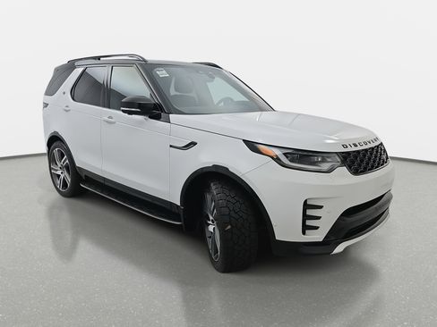 Used 2024 Land Rover Discovery Dynamic SE image 3