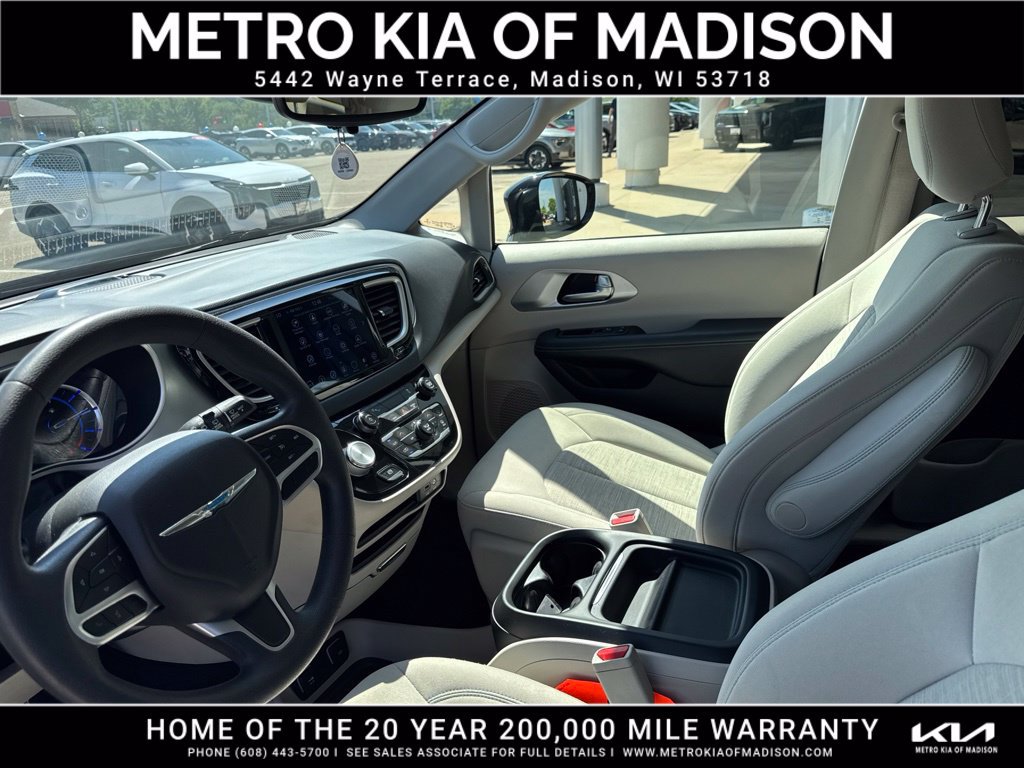Used 2018 Chrysler Pacifica Touring Plus FWD image 16