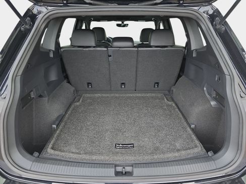 Used 2021 Volkswagen Tiguan SE R-Line image 16