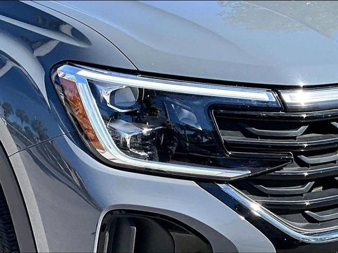 Certified 2024 Volkswagen Atlas Cross Sport SE image 12