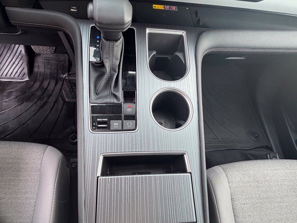 Used 2025 Toyota Sienna LE AWD/4WD image 25