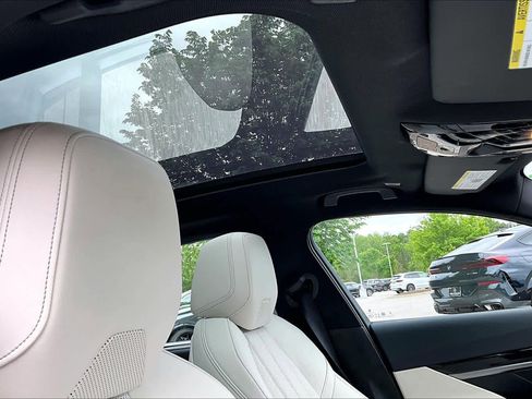 Used 2024 BMW 530i xDrive AWD/4WD image 13