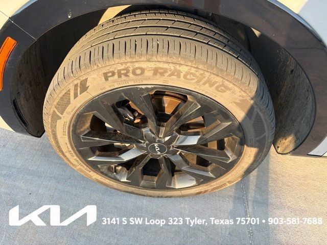 Certified 2023 Kia Sorento SX AWD/4WD image 4