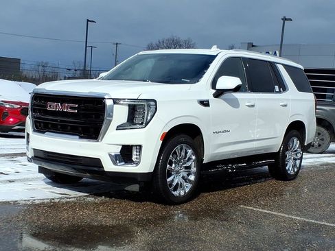 Used 2022 GMC Yukon SLE w/ Gmc Pro Safety Plus Package AWD/4WD image 1