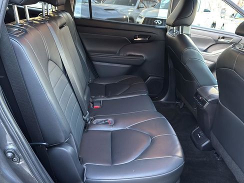 Used 2023 Toyota Highlander XLE image 33
