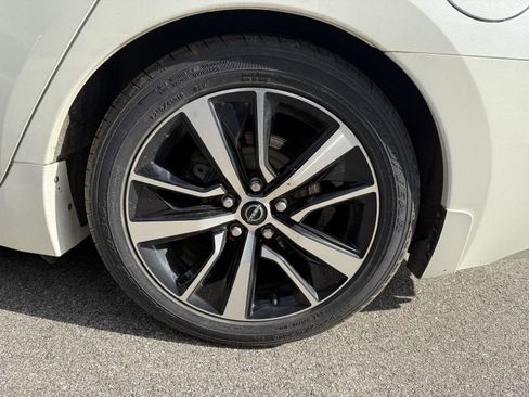 Used 2023 Nissan Maxima SL FWD image 16