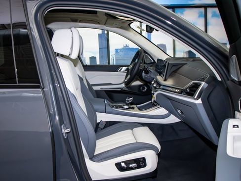 New 2026 BMW ALPINA XB7 image 21