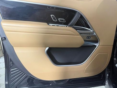 Used 2025 Land Rover Range Rover Long Wheelbase SE image 14