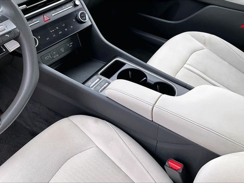 Used 2025 Hyundai Sonata SEL FWD image 15