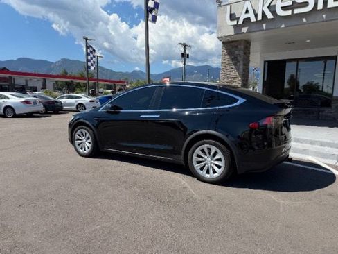 Used 2018 Tesla Model X 75D AWD/4WD image 5