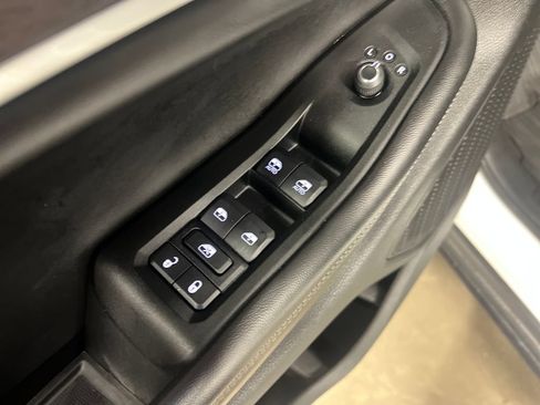 Used 2023 Jeep Grand Cherokee Limited AWD/4WD image 16