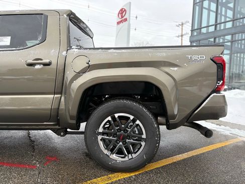 New 2025 Toyota Tacoma TRD Sport image 4