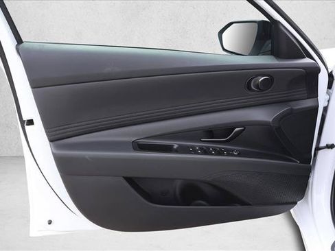 Certified 2025 Hyundai Elantra SEL FWD image 12