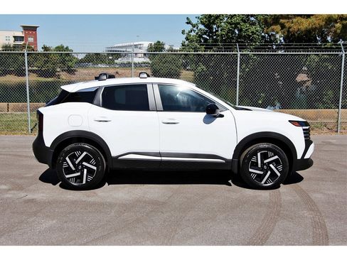 New 2026 Nissan Kicks SV w/ SV Premium Package image 5