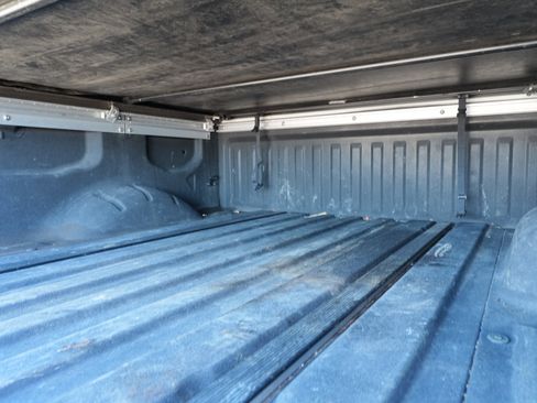 Used 2015 Nissan Titan SL w/ SL Moonroof Package image 28