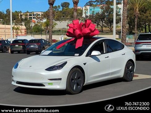 Used 2023 Tesla Model 3 Standard Range image 1